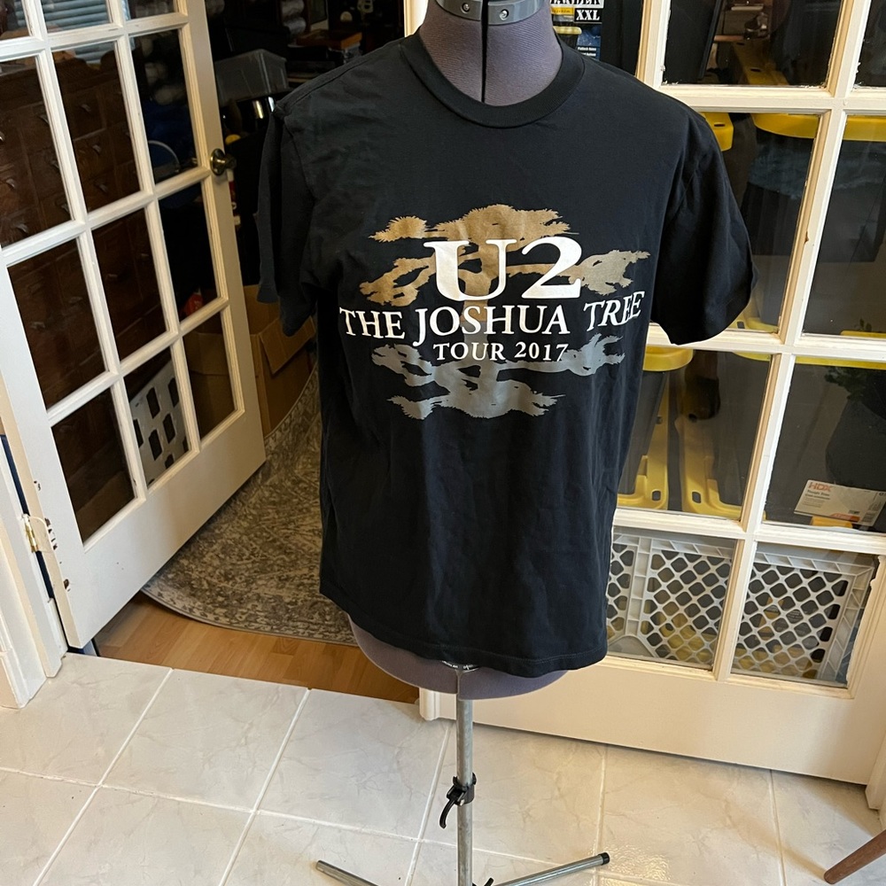 2017 U2 Joshua Tree concert T-shirt by Edun live size M